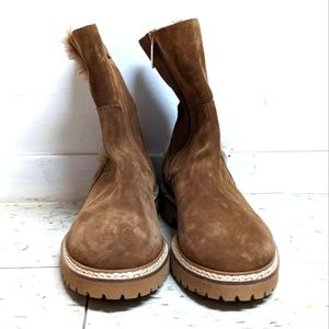 Aquatalia size 7 Suede ankle boots